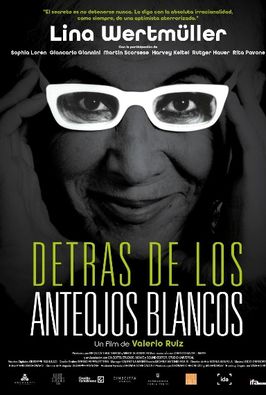 Detrás de los anteojos blancos